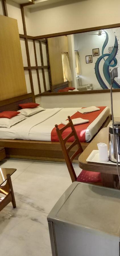 Hotel Aston Kalküta Dış mekan fotoğraf