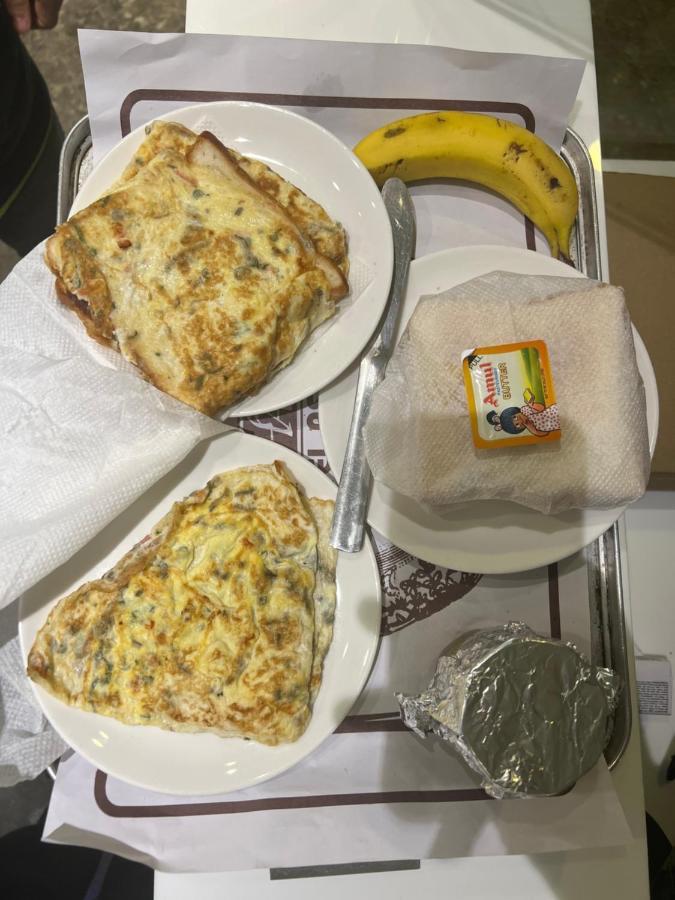 Hotel Aston Kalküta Dış mekan fotoğraf