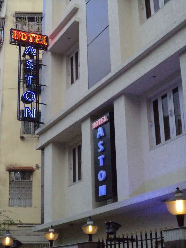 Hotel Aston Kalküta Dış mekan fotoğraf
